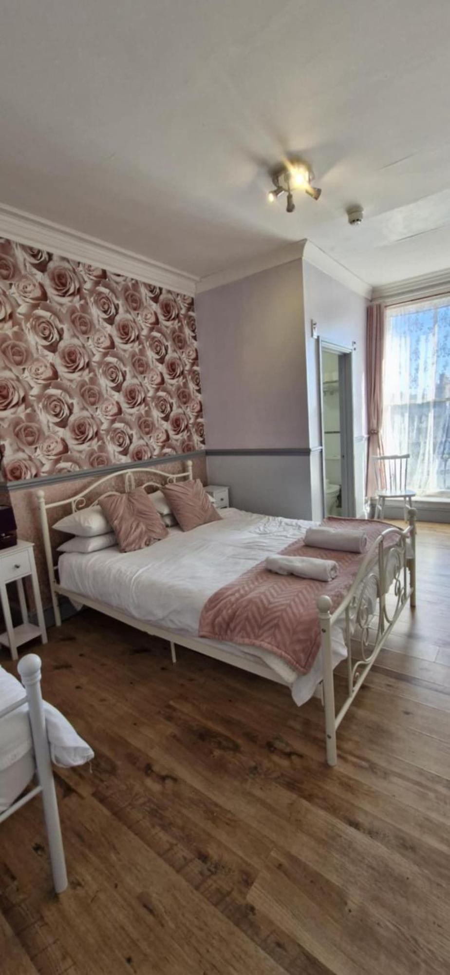 Deluxe Double Room with Extra Bed,1747291550:JPEG