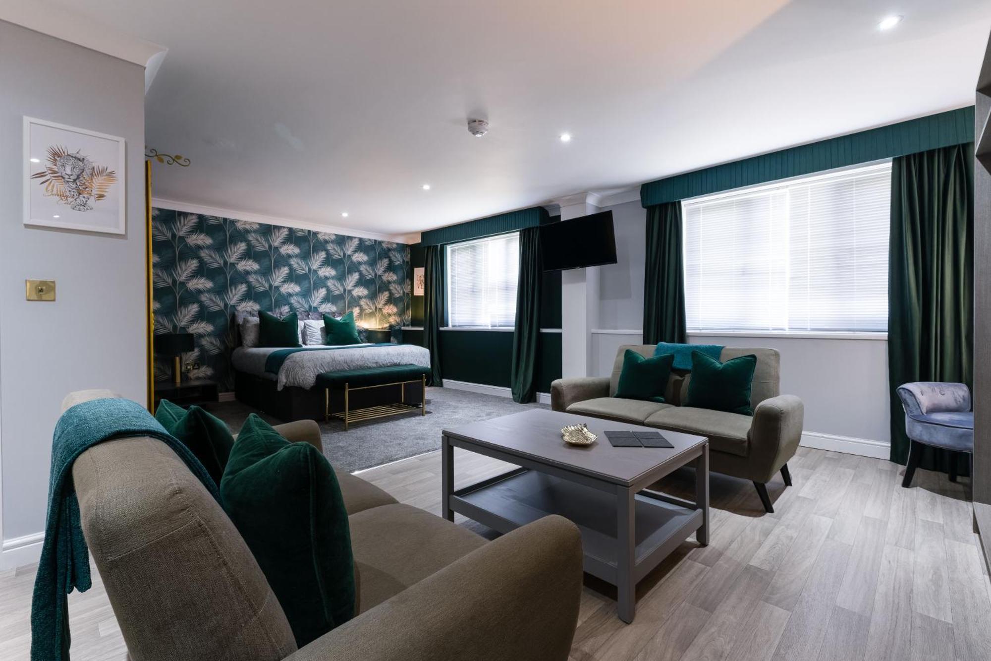 Suite,1756400649:JPEG