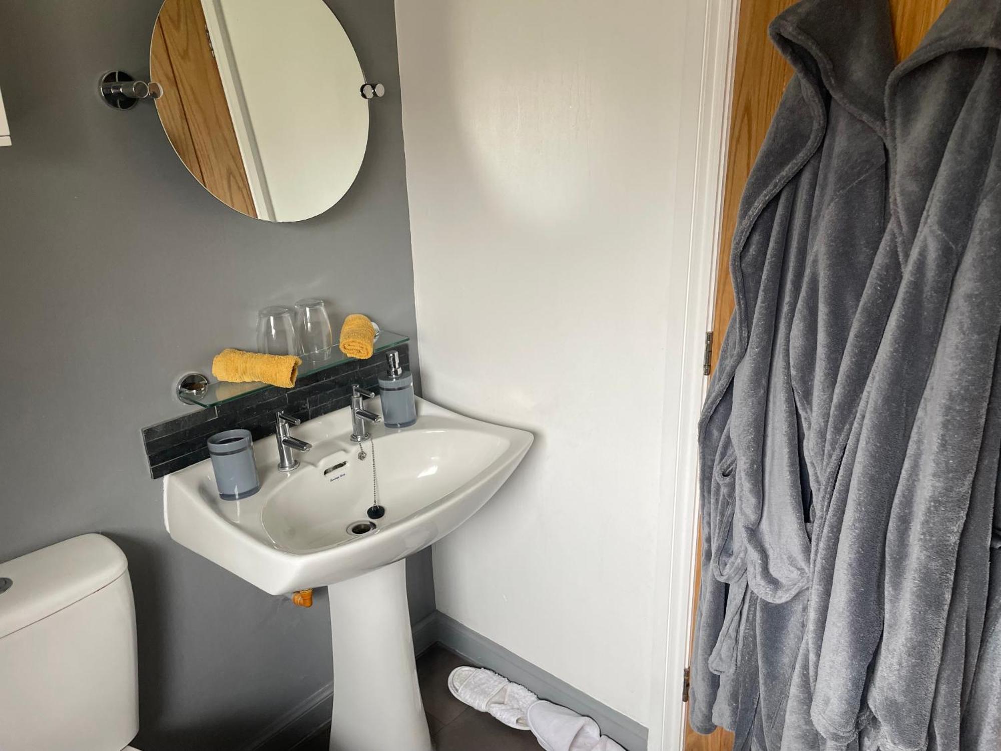 Twin Room Private Bathroom