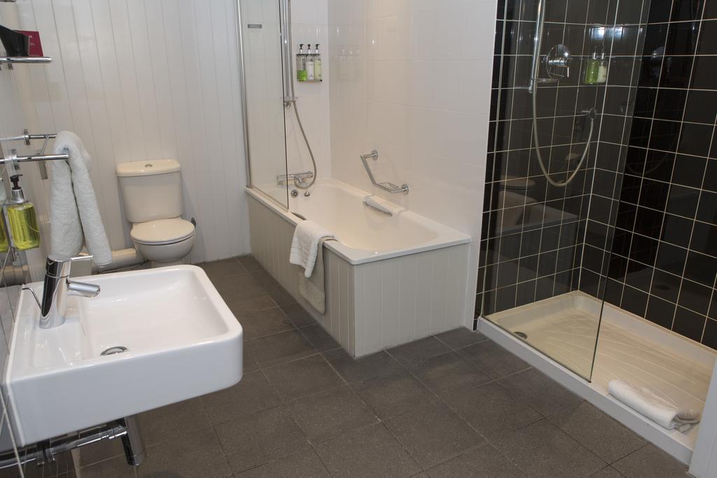 Suite,215721728:JPEG