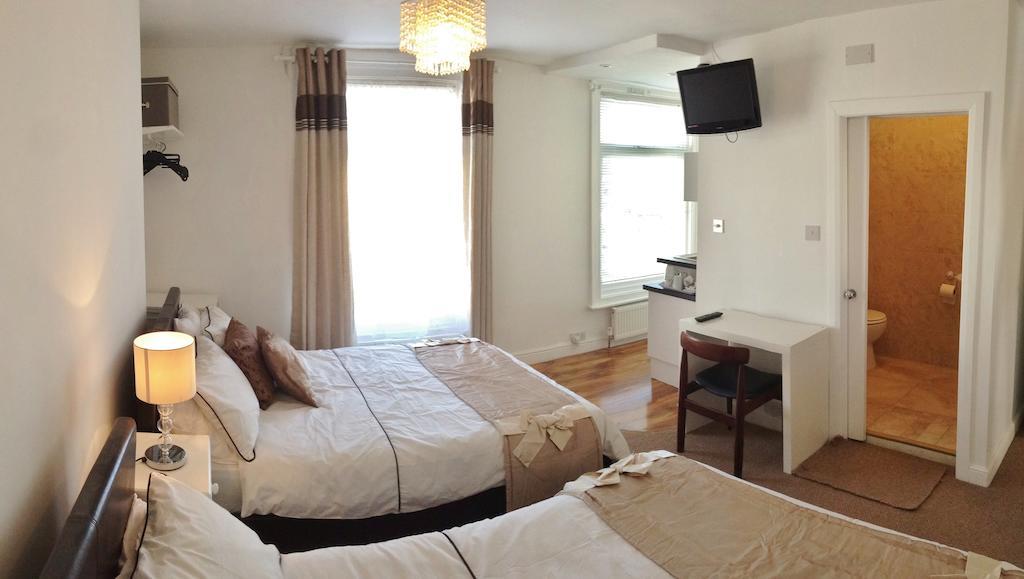 Family Room En-Suite Kitchenette