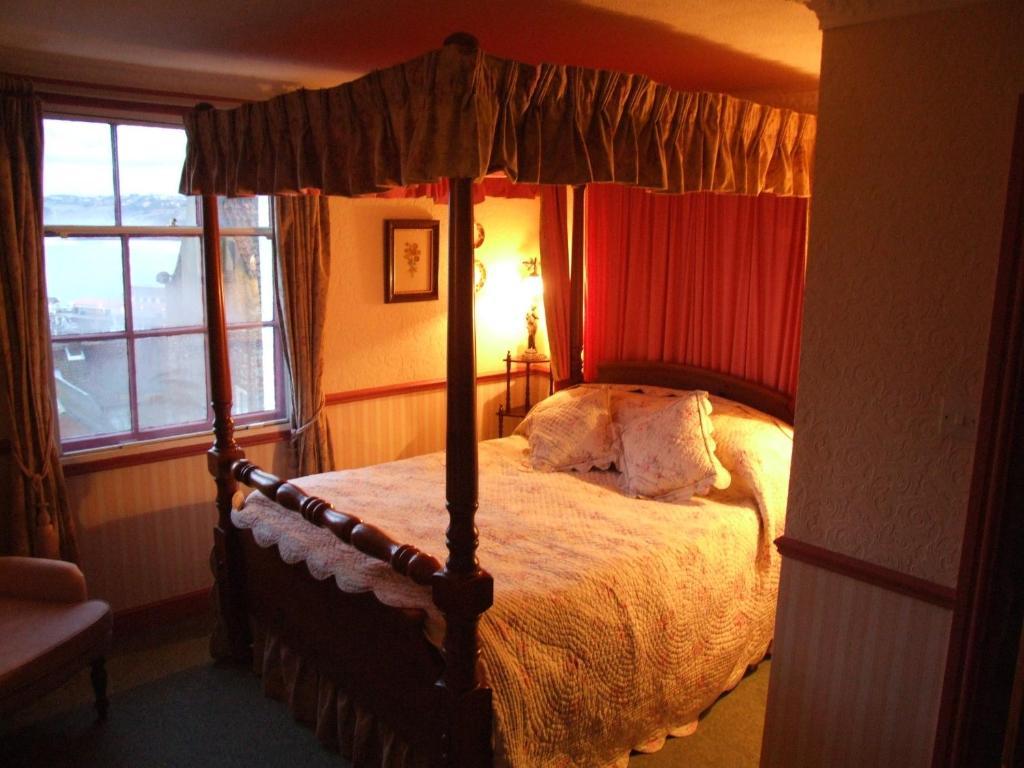 Double Room with Four Poster Bed and Sea View (4),43107475:JPEG