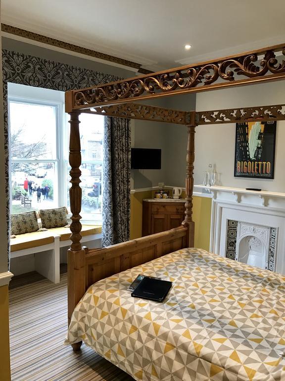 King-Size Four-Poster Room,379101487:JPEG