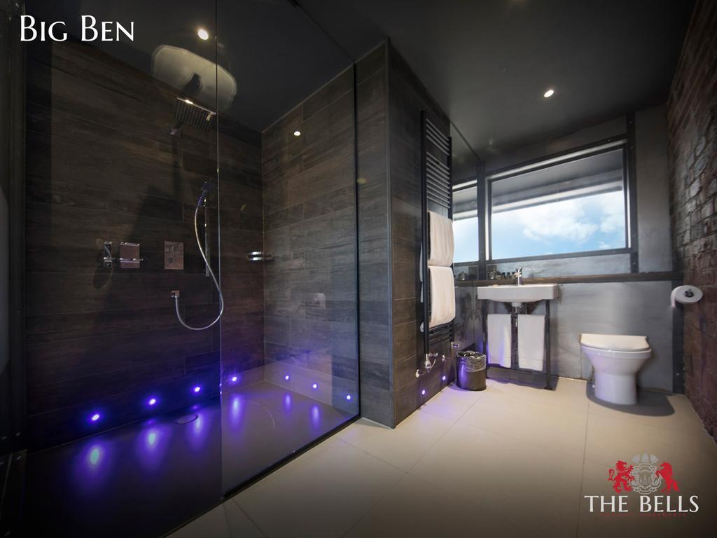 Big Ben - Two Bedroom Penthouse Suite with Roof Terrace, Hot Tub and Balconies,446288943:JPEG