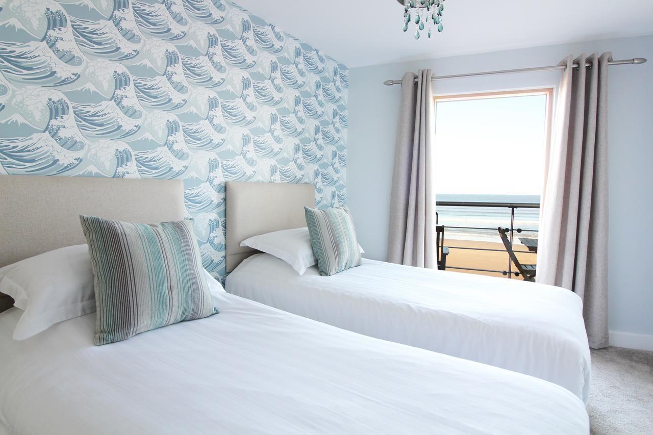 Two-Bedroom Apartment Sea View