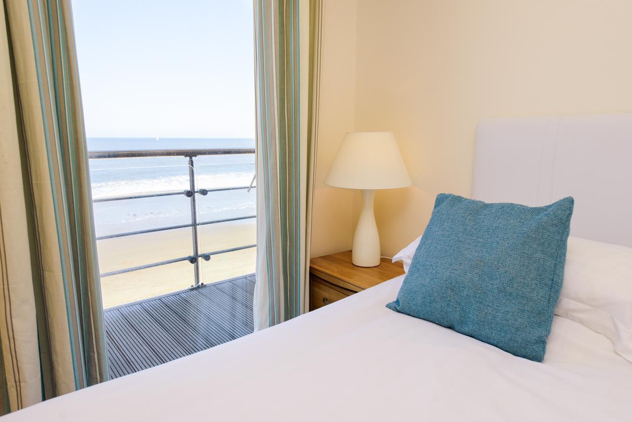 Two-Bedroom Apartment Sea View