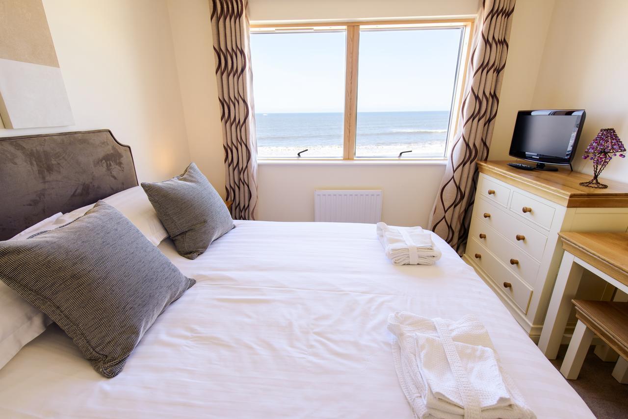 Two-Bedroom Apartment Sea View