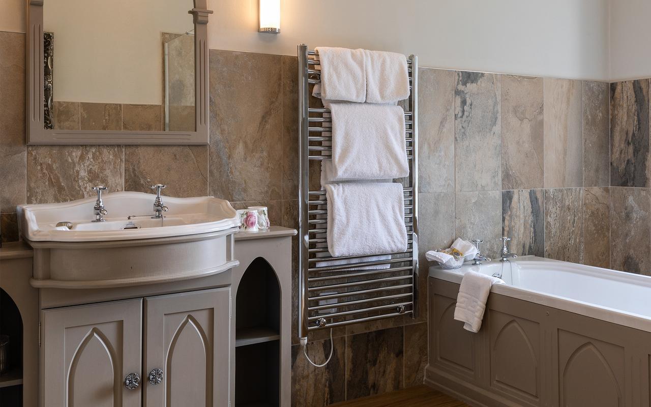 Luxury King Room Marrick