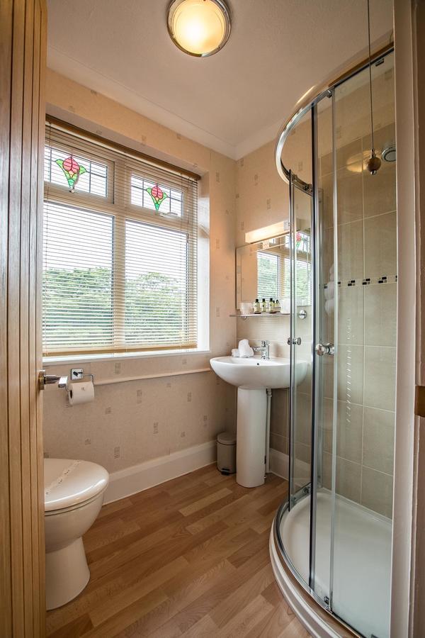 Twin Room Shower,1648925030:JPEG