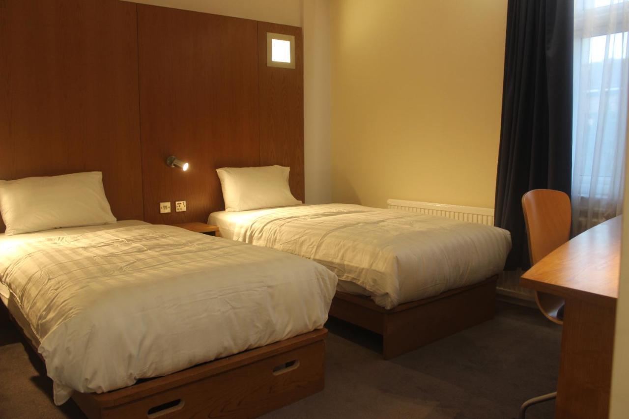 Twin Room Private Bathroom