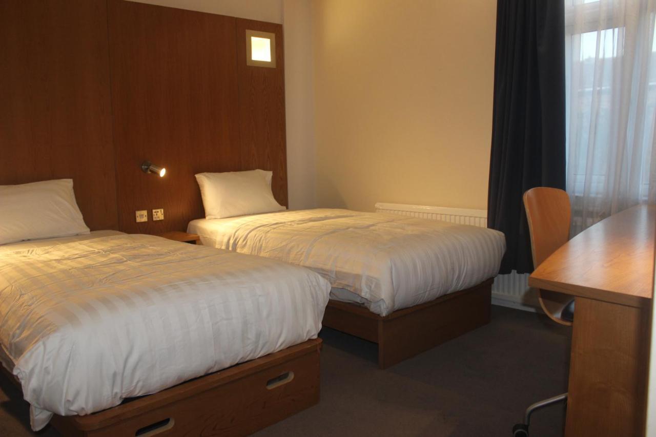 Twin Room Private Bathroom