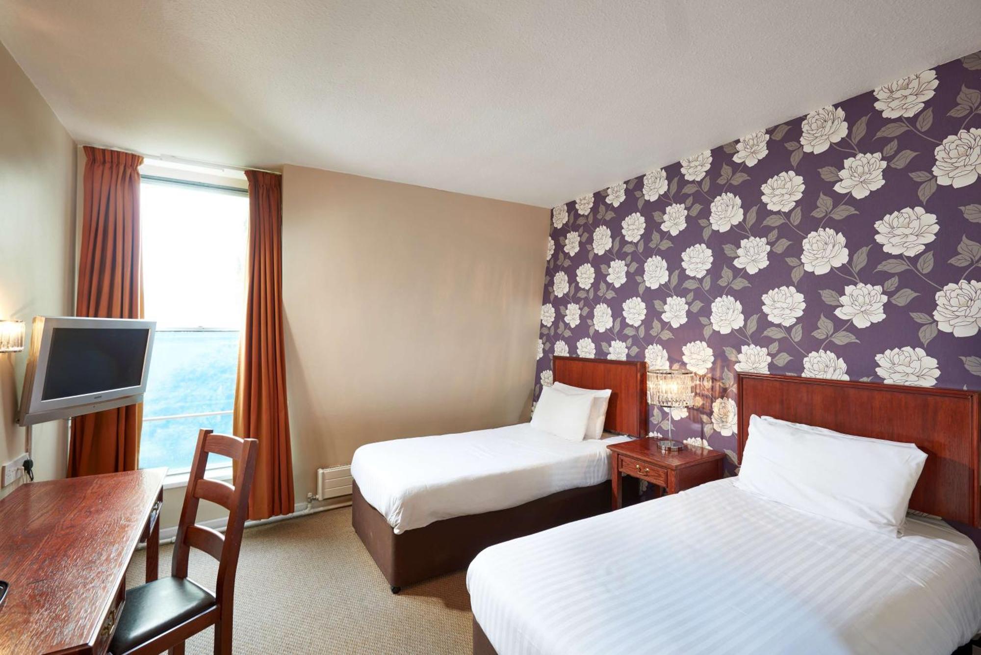 Standard Double Room Two Single Beds Non-Smoking