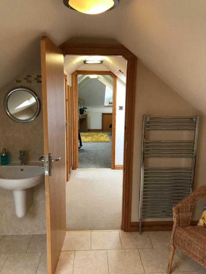 Deluxe Double Room Shower