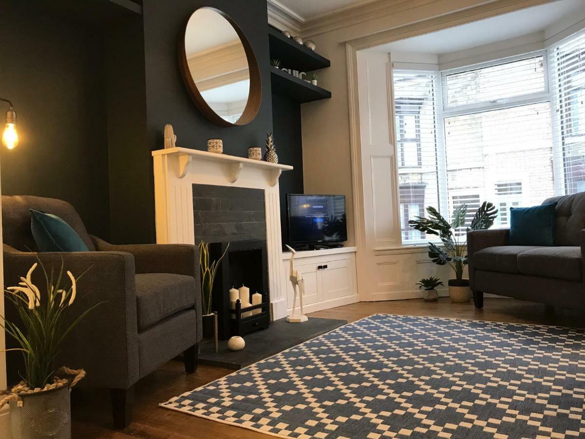 Four-Bedroom House,877352597:JPEG