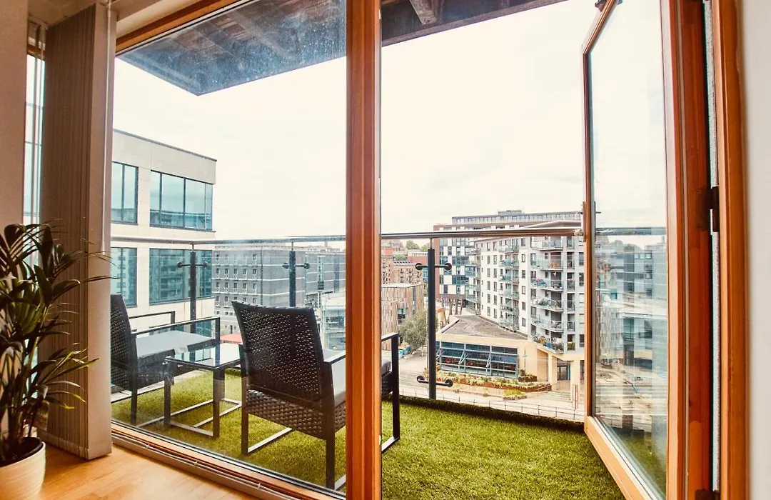 Deluxe City Centre Apt Free Parking River View Balcony-1