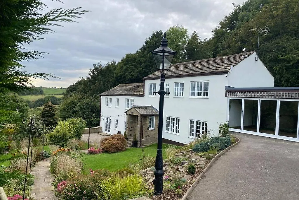 Coach House, 5.8 Acres With Hot Tub And Lake-1