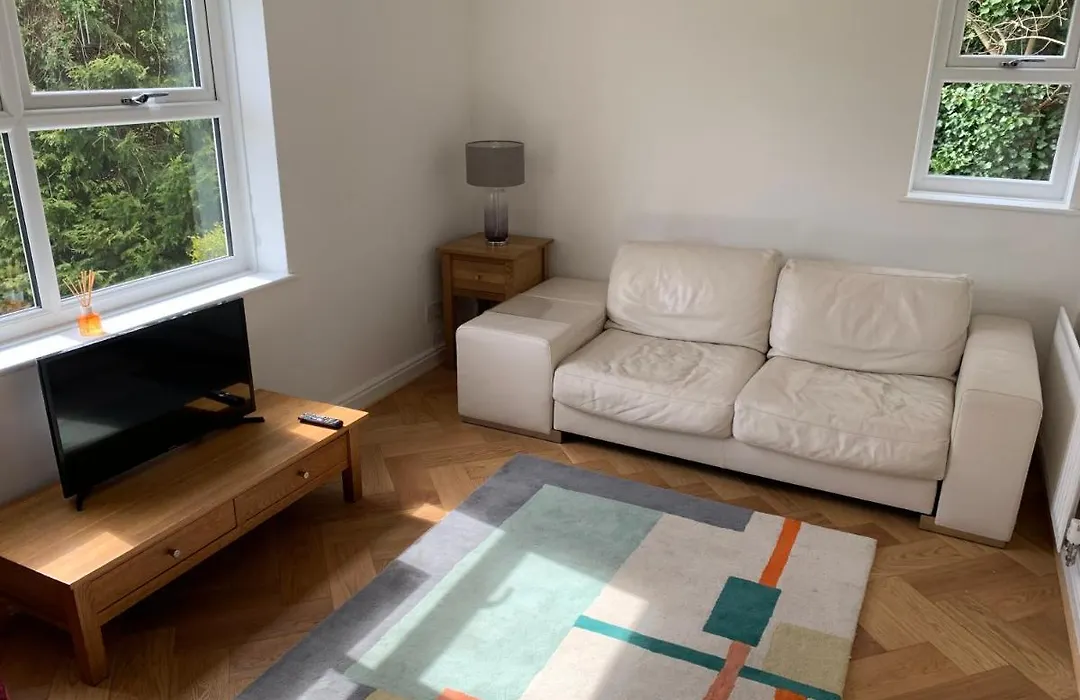 Headingley-Weetwood - Well Equipped Apartment Set In Natural Woodland-1