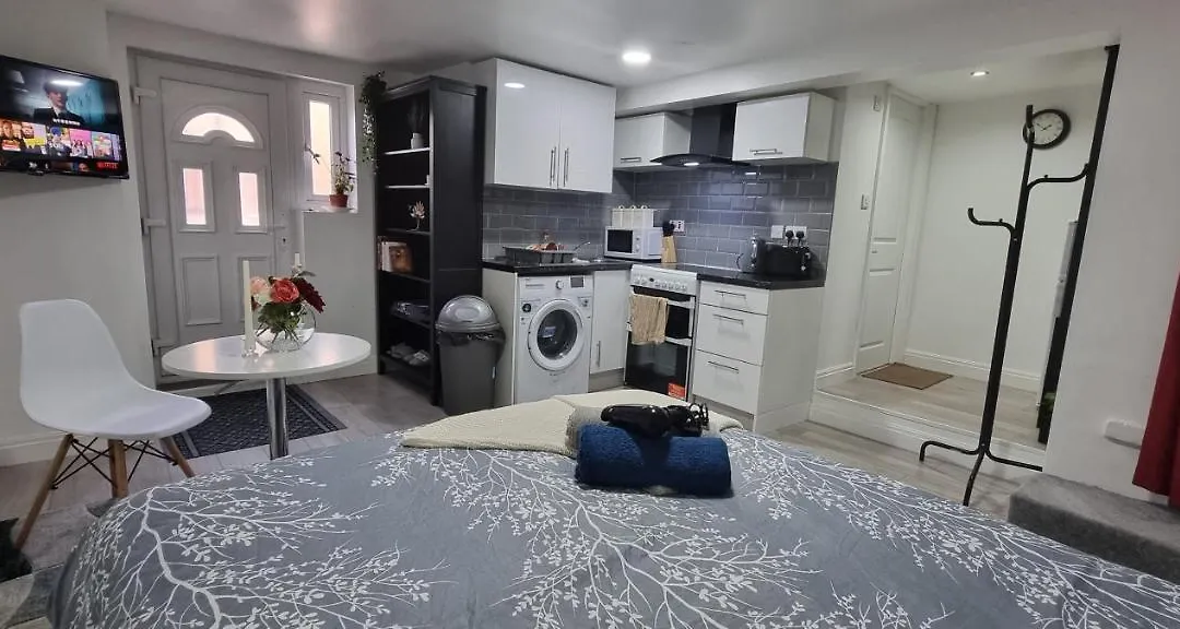 Charming, Cosy Hideaway With Free Wifi, Parking-1