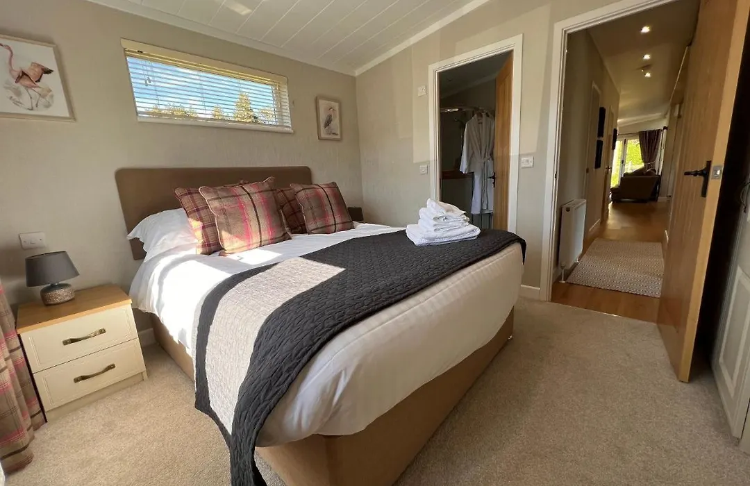 Hollicarrs - Dragonfly Lodge-1