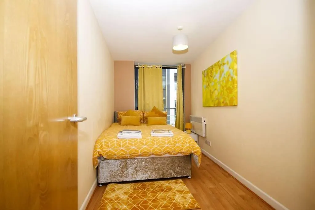 Alluring 2 Bedroom Leeds City Centre Apartment- Self Check-In,Balconied Apartment-1