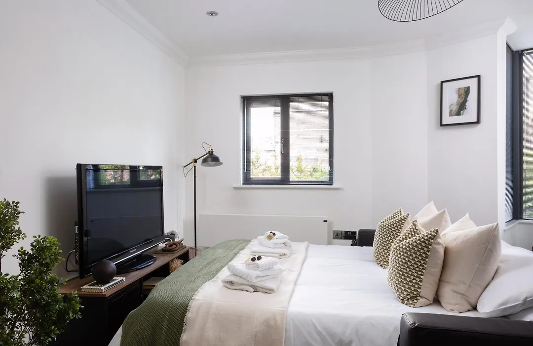 London Mews, Modern Apartment - Sleeps 4-1