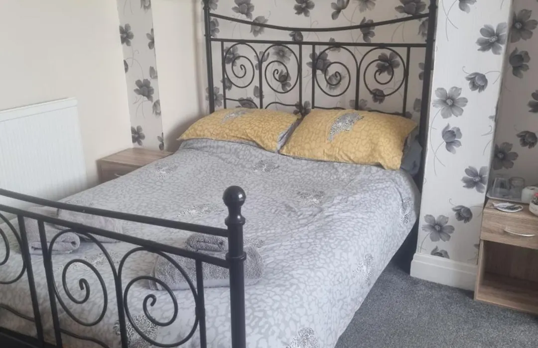 Leeds House Guest House-1