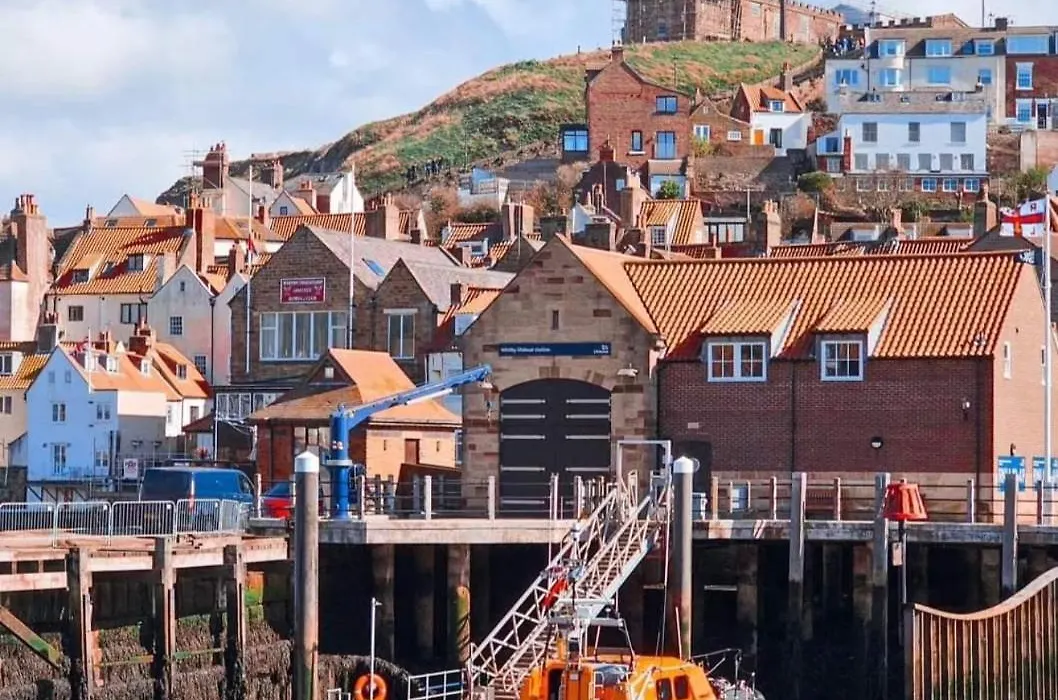 Whitby Central Close To Beach Pier Flowergate-1