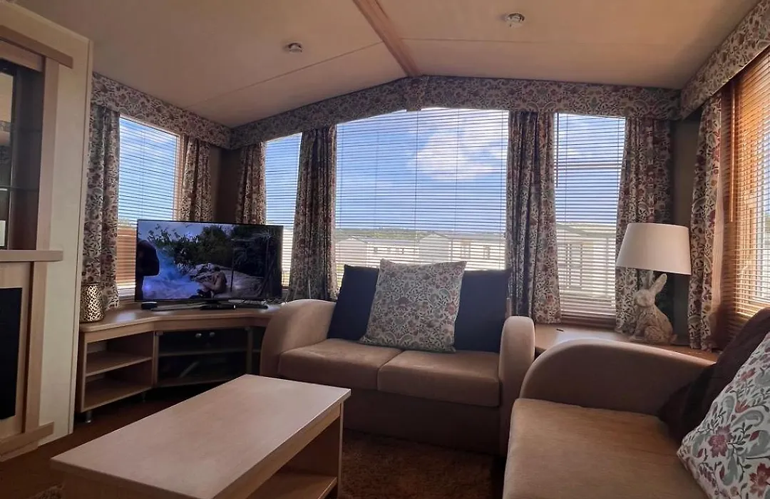 Cosy Caravan-1