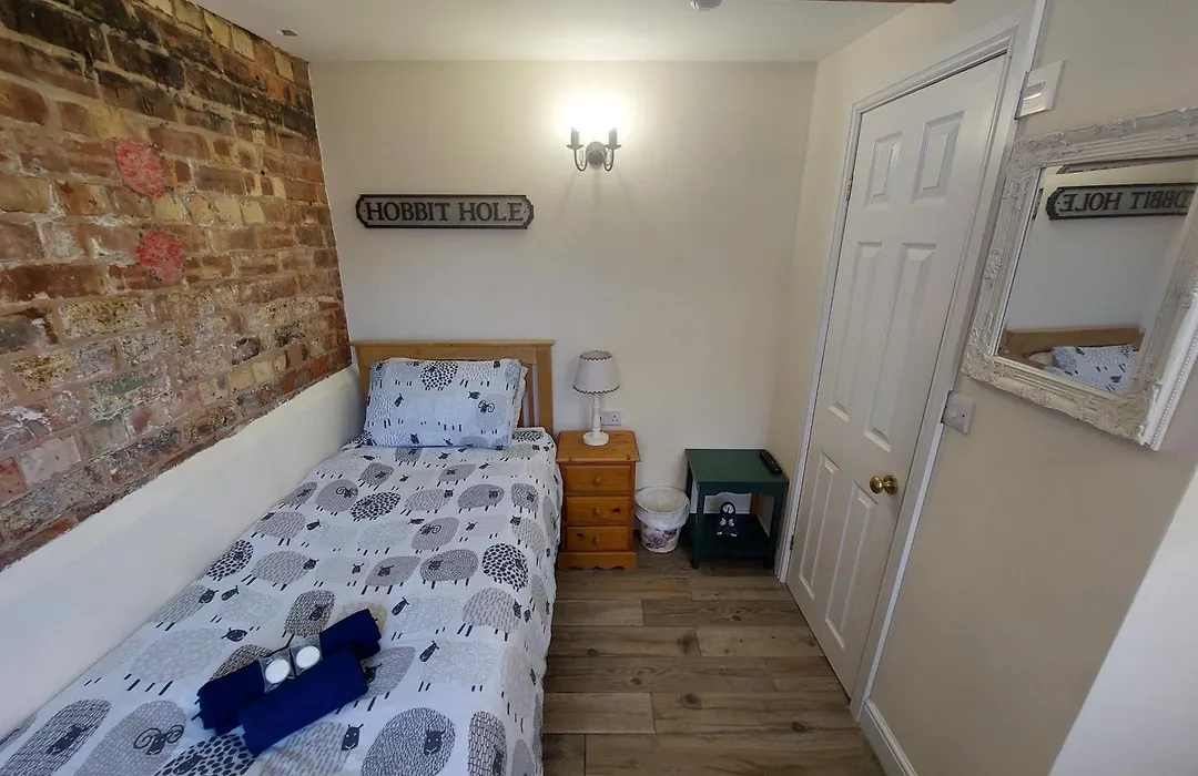 Salisbury Guest House - Free Parking-1