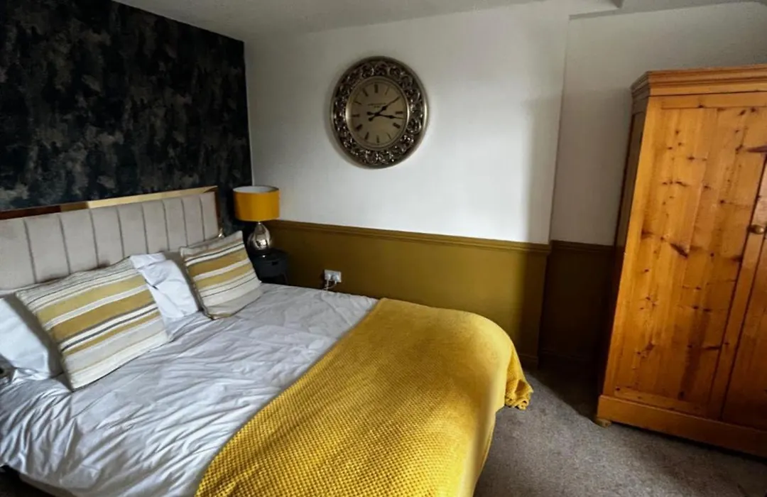 The Golden Lion Hotel-1