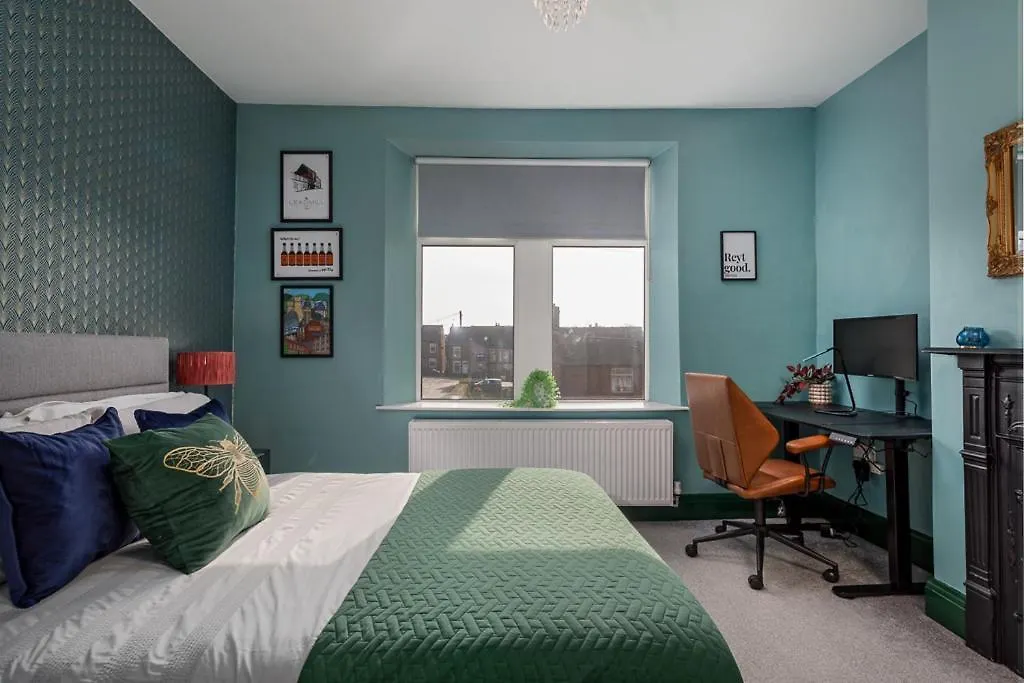 Modern Cozy Retreat-Family-Friendly-Near City & Peak District-1