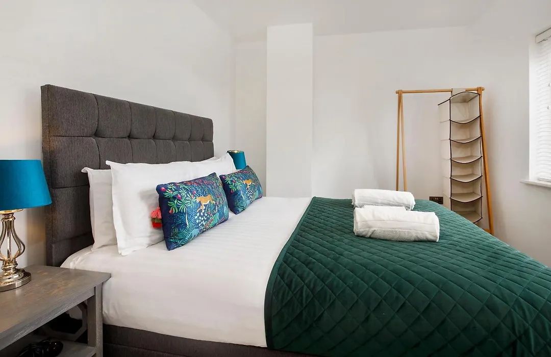 White House Apartments-Free Parking 1 Car Per Apartment-1