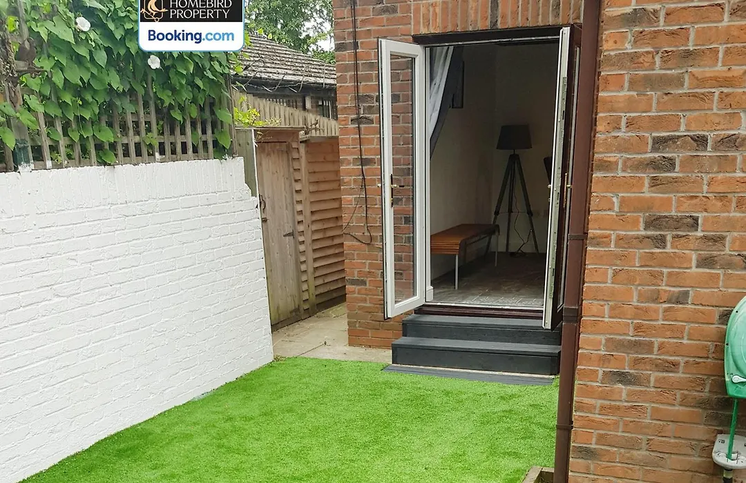 Cosy 4Bedroom House Near City Centre By Homebird Property Management Short Lets & Serviced Accommodation Leeds With Private Parking & Garden-1