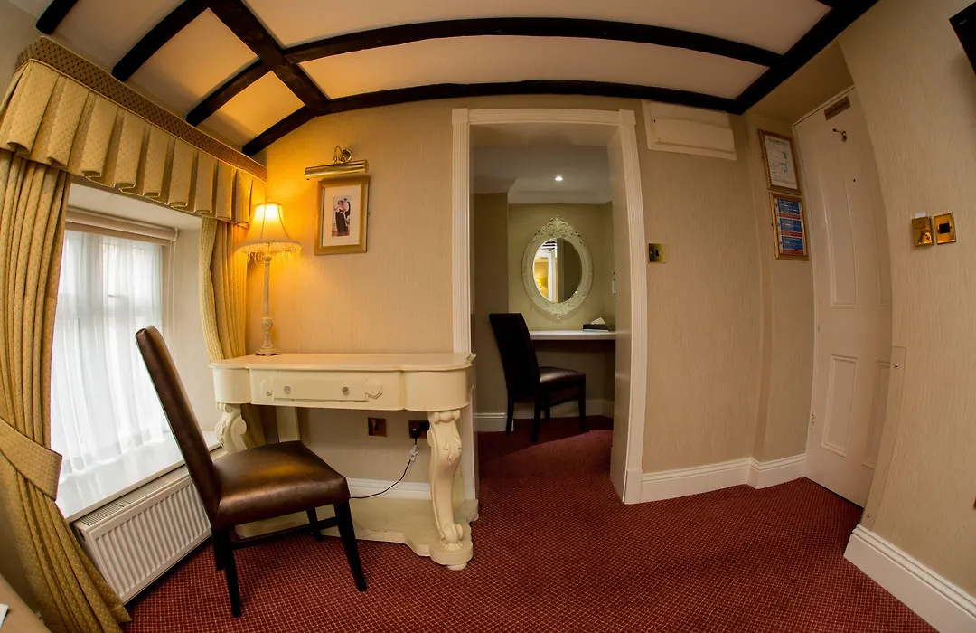 Rogerthorpe Manor Hotel-1