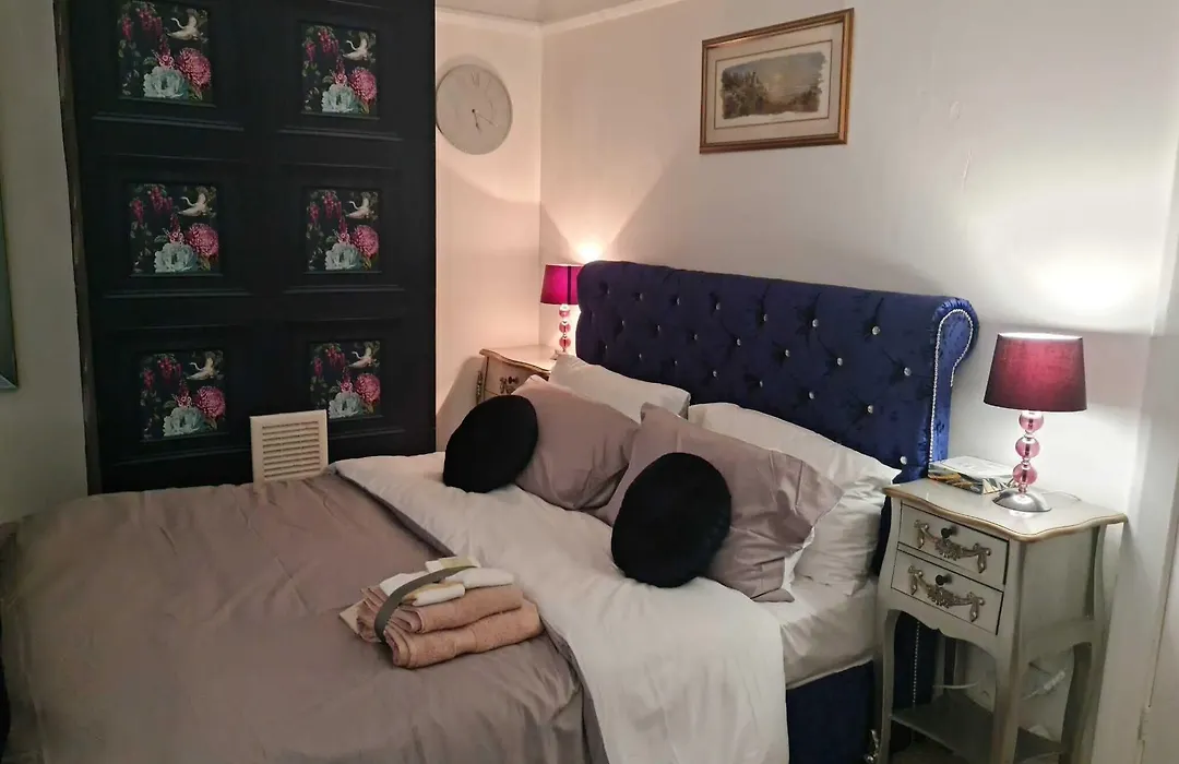Immaculate 3-Bed House In Middleton-1