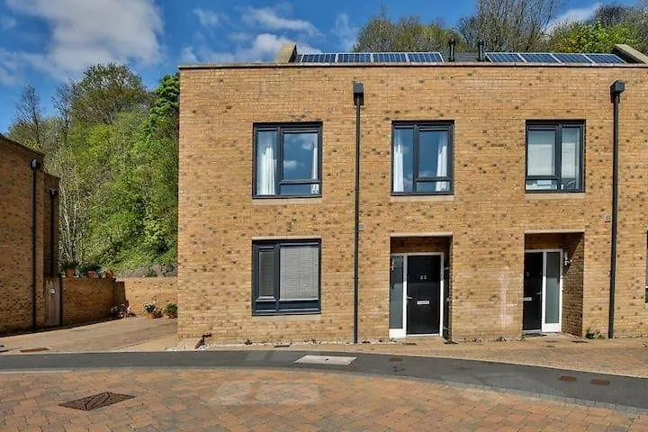Beautiful City Centre House With Parking! Sleeps 6-1