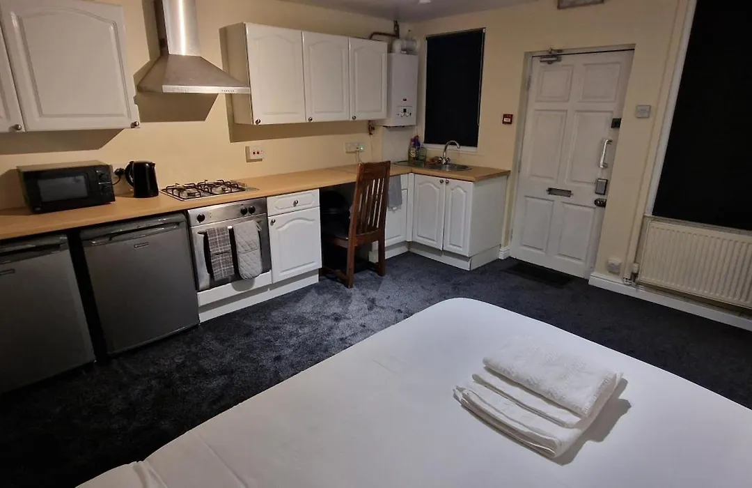 Self Check-In Quick Roomz Wakefield-1