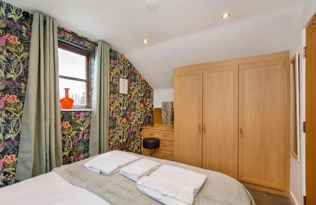 City Apartments - Reubens Court-1