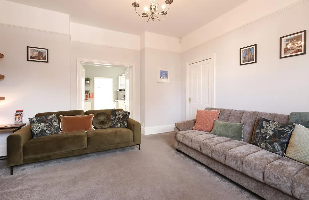 Bootham Apartment 32 - Free Parking - Five Minute Walk To York Minster-1