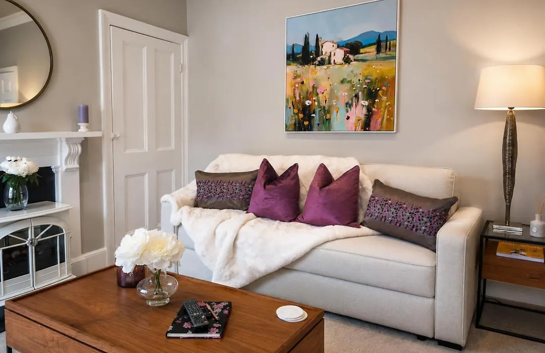 Lucy'S Lodge- Most Stylish Apartment On Vibrant Bishy Road With Free Parking-1