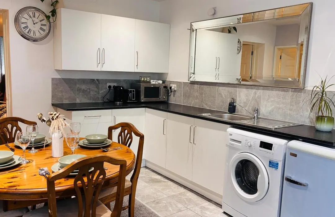 Sleeps 5 Free Parking Fast Wifi Near Hillsborough Easy Access To Sheffield City Centre And Peak District-1