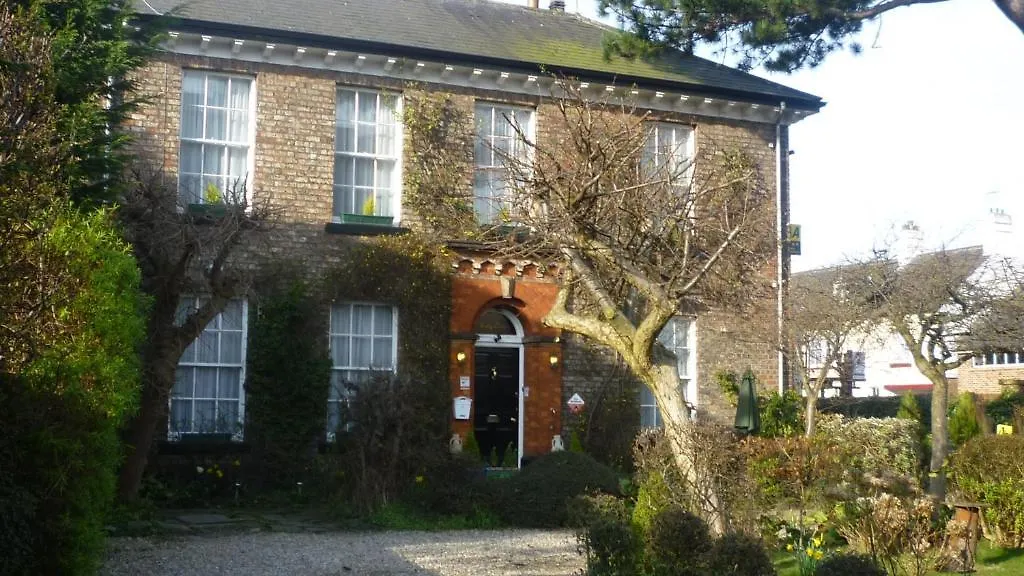 Holly Lodge-1