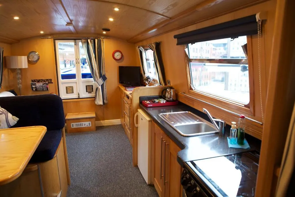 Houseboat Hotels-1