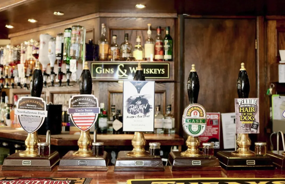 The Golden Lion Hotel-1