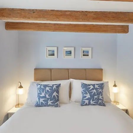 Host & Stay - Amber Cottage-3