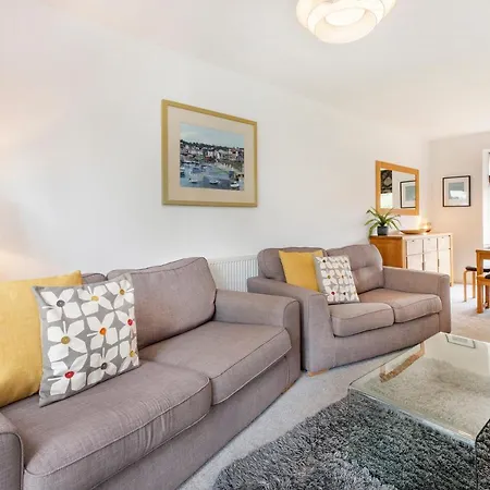 Woodlea House With Free Parking-3