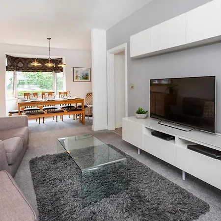 Woodlea House With Free Parking-2