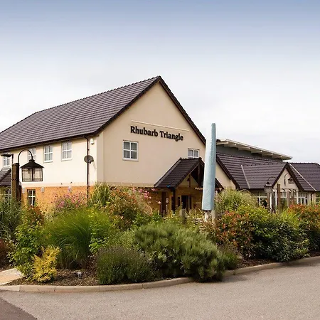 Premier Inn Wakefield City North-3