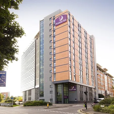 Premier Inn Sheffield City Centre-3