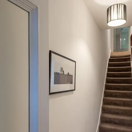 Perfectly Located 4 Storey Townhouse With 2 Parking Spaces In Central Harrogate-3